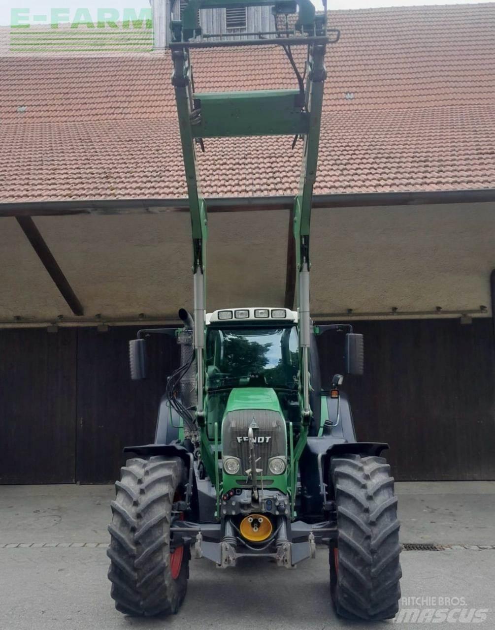 Fendt 820 Vario Tractors
