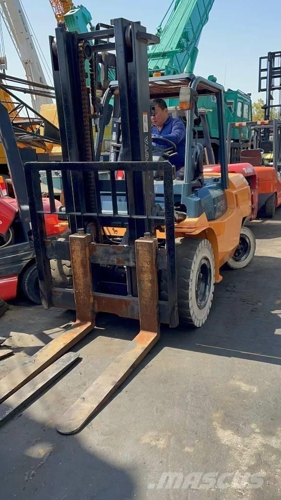 Toyota 5 ton Diesel trucks