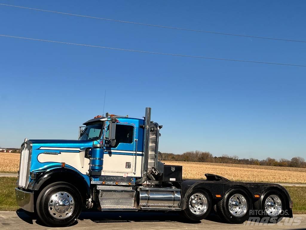 Kenworth W 900 Prime Movers