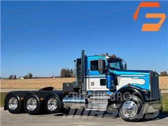Kenworth W 900 Prime Movers