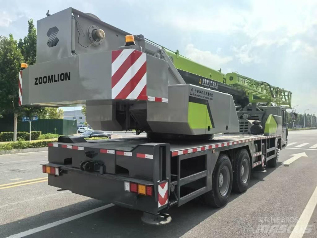 Zoomlion ZCT 251 V Hoists and material elevators