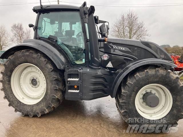 Valtra T214 Versu Tractors