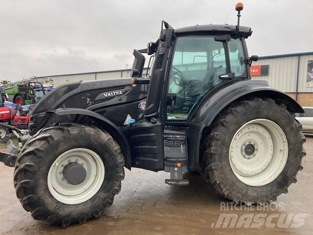 Valtra T214 Versu Tractors