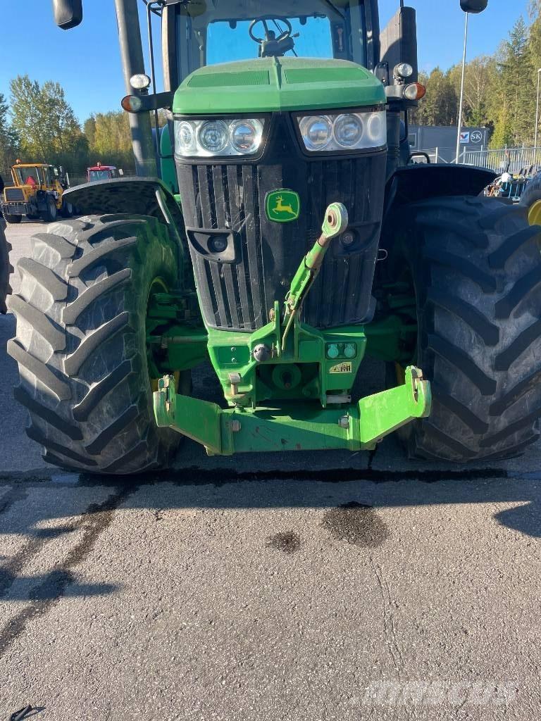 John Deere 7200 R Tractors