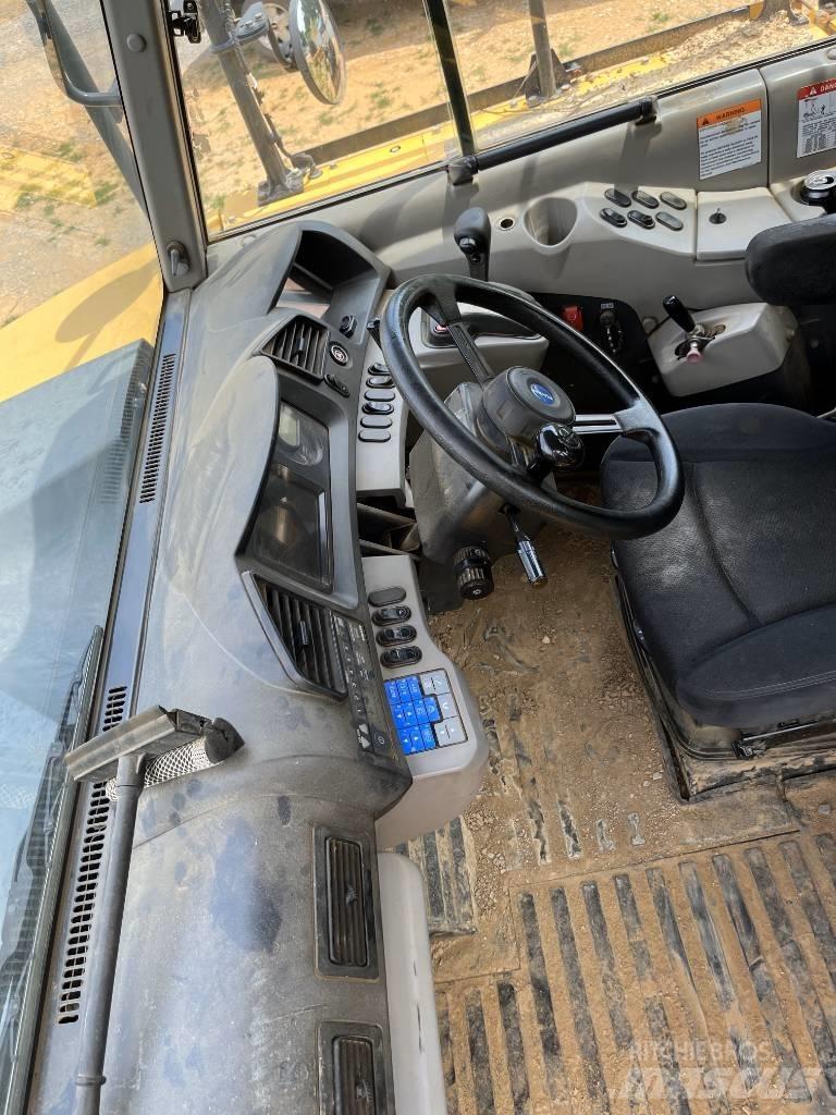 Komatsu HM 400 Articulated Haulers