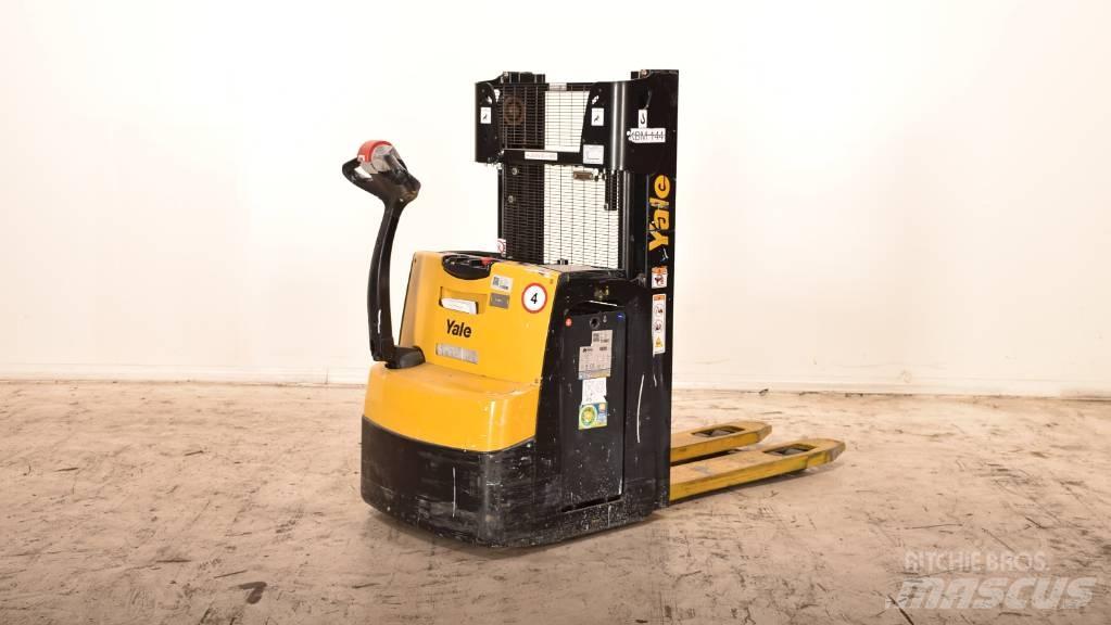 Yale MS 14 AC Pedestrian stacker