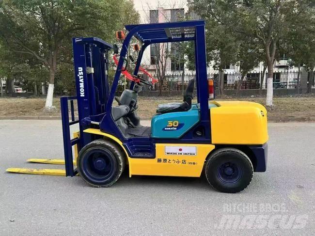 Komatsu FD 30 T-14 Diesel trucks