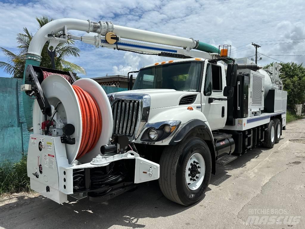 International 7400 Commercial vehicle