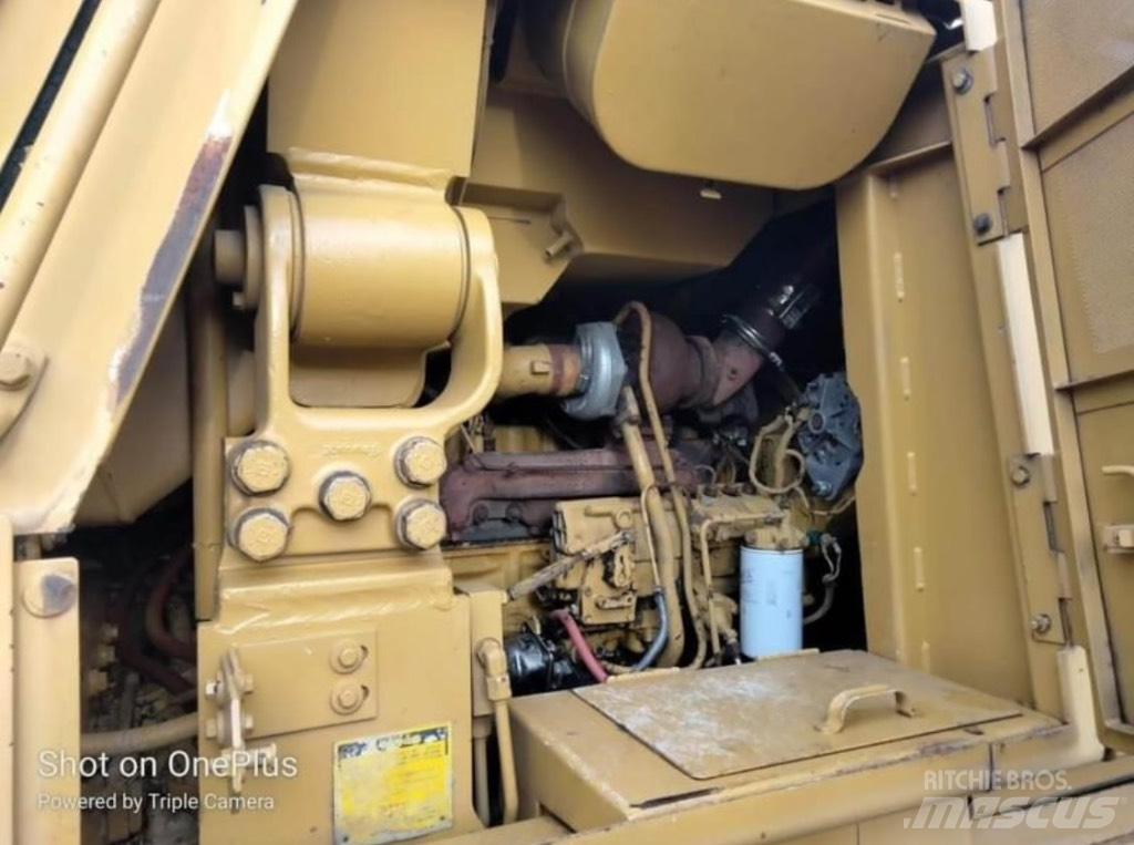 CAT 963 Crawler loaders