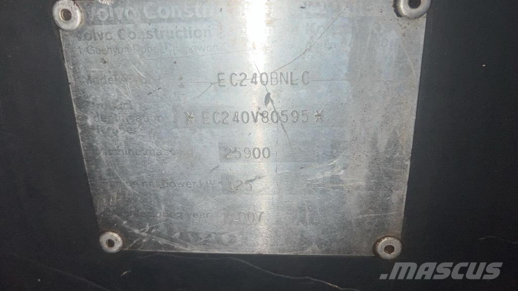 Volvo EC 240 B N LC Cabins and interior