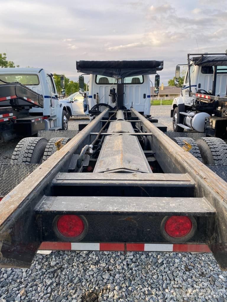 Freightliner CB Demountable trucks