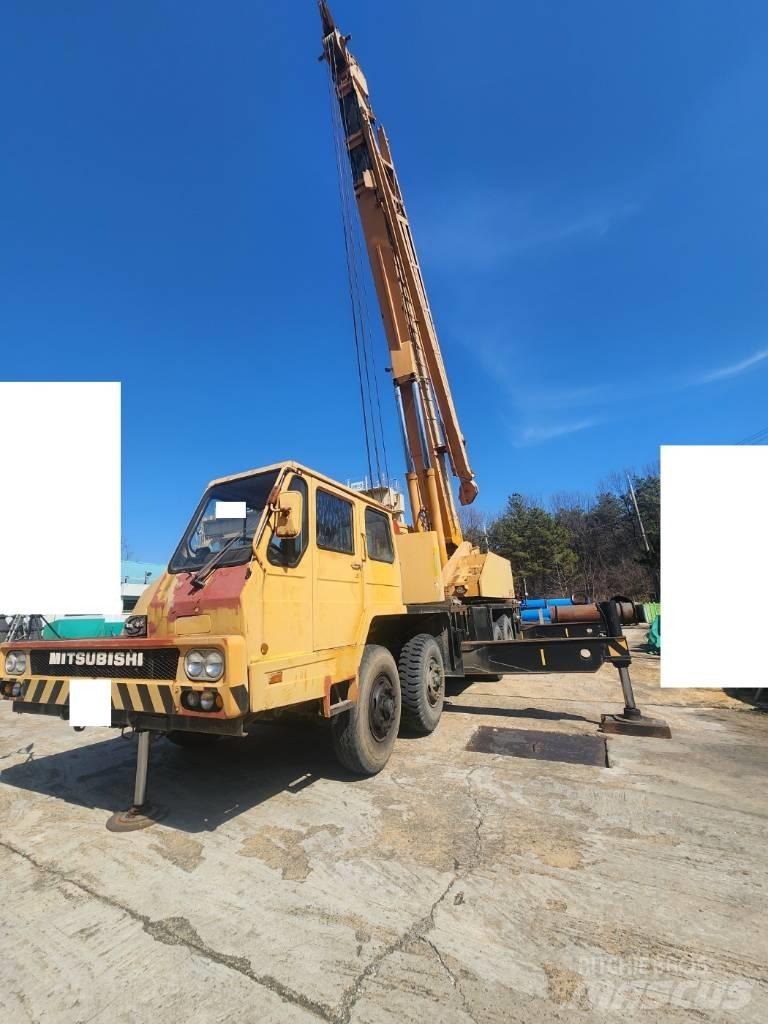 Hyundai HC 50 All terrain cranes