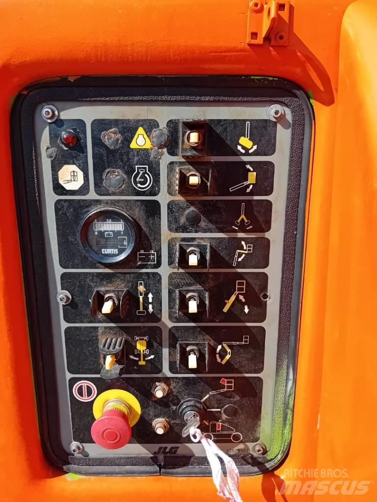 JLG E 450 AJ Articulated boom lifts