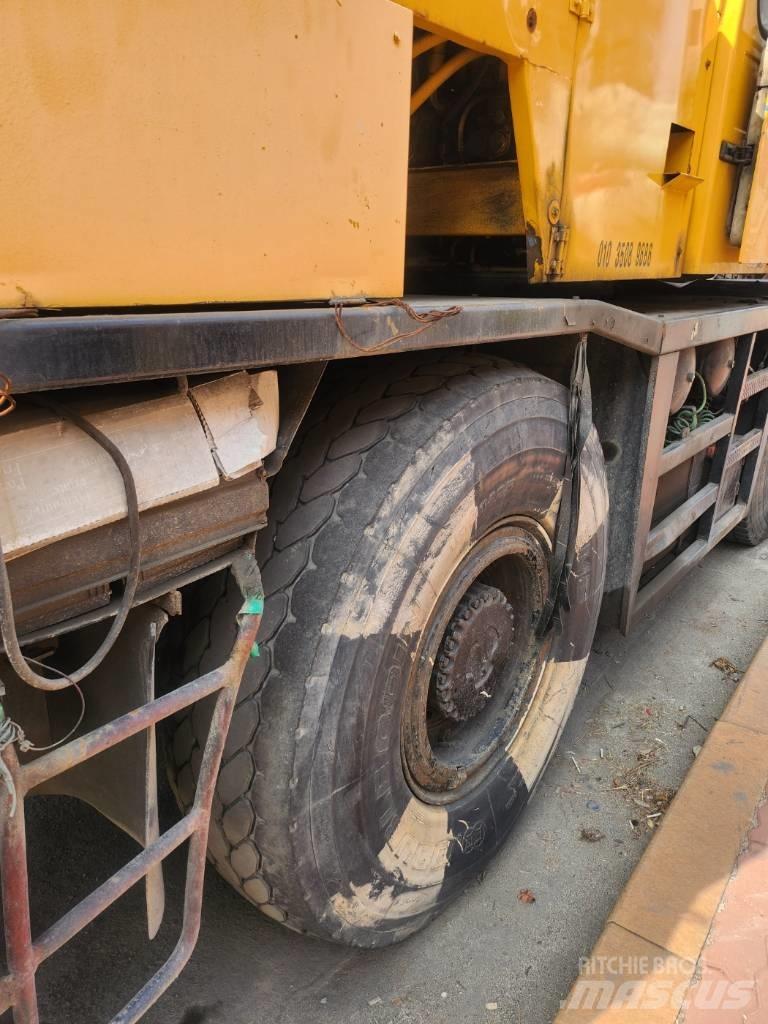 Kato SR 250 Rough terrain cranes