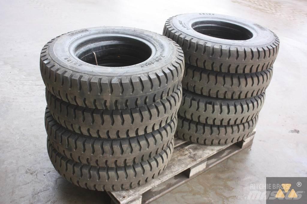  Onbekend 7.00-16LT Tyres, wheels and rims