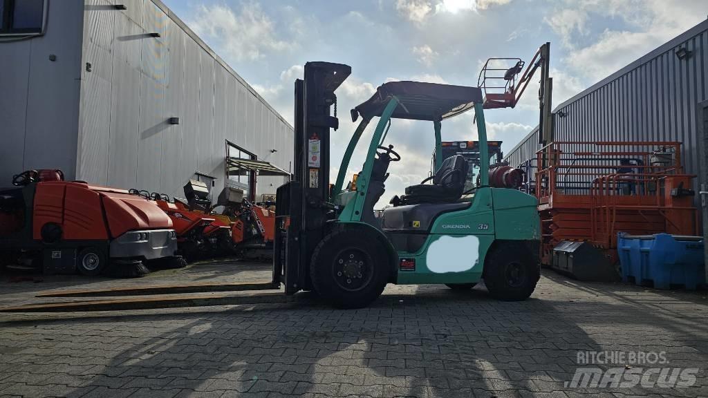 Mitsubishi FG 35 N LPG trucks