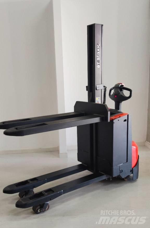 BT SWE 080 L Pedestrian stacker