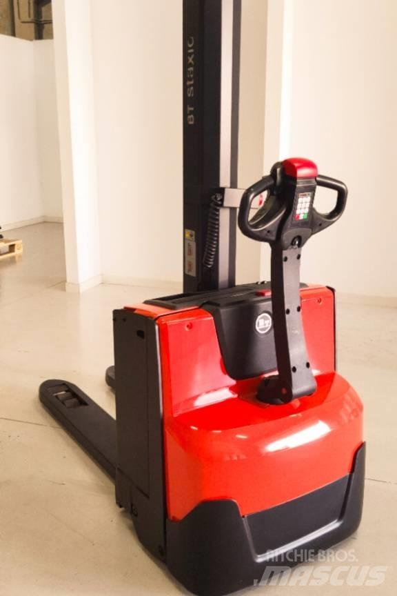 BT SWE 080 L Pedestrian stacker