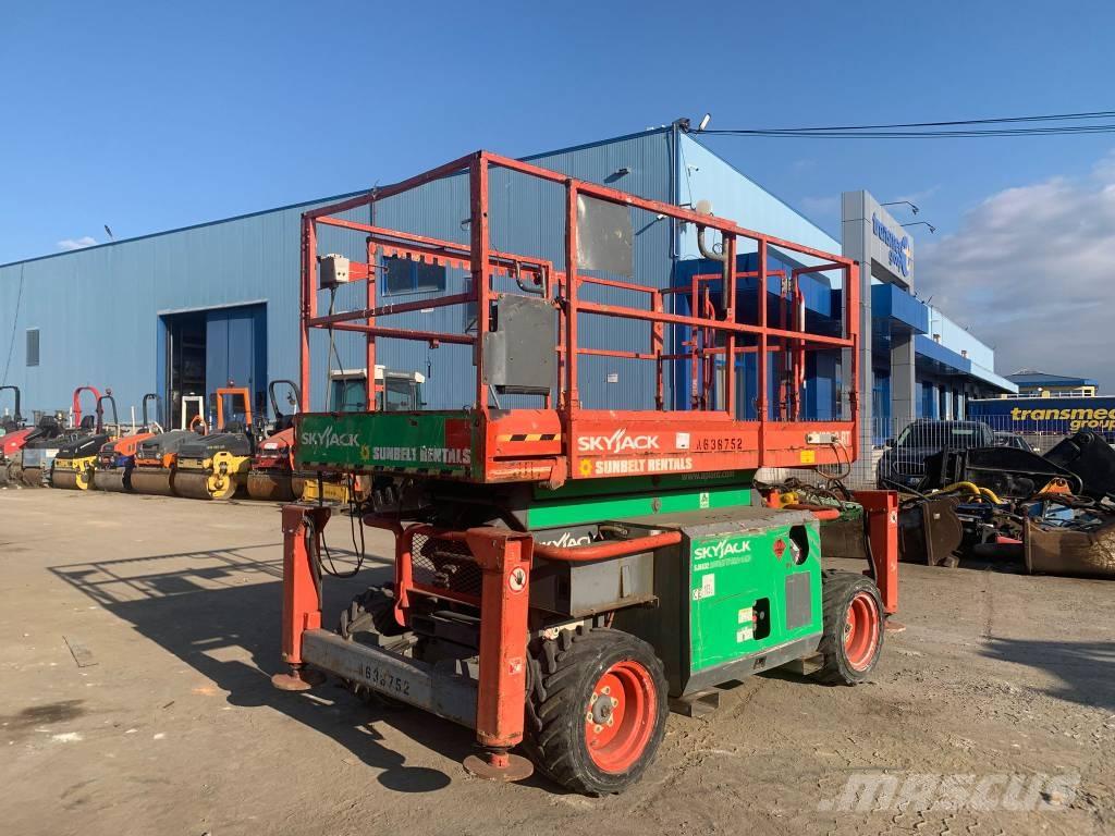 SkyJack SJ 6832 RT Scissor lifts