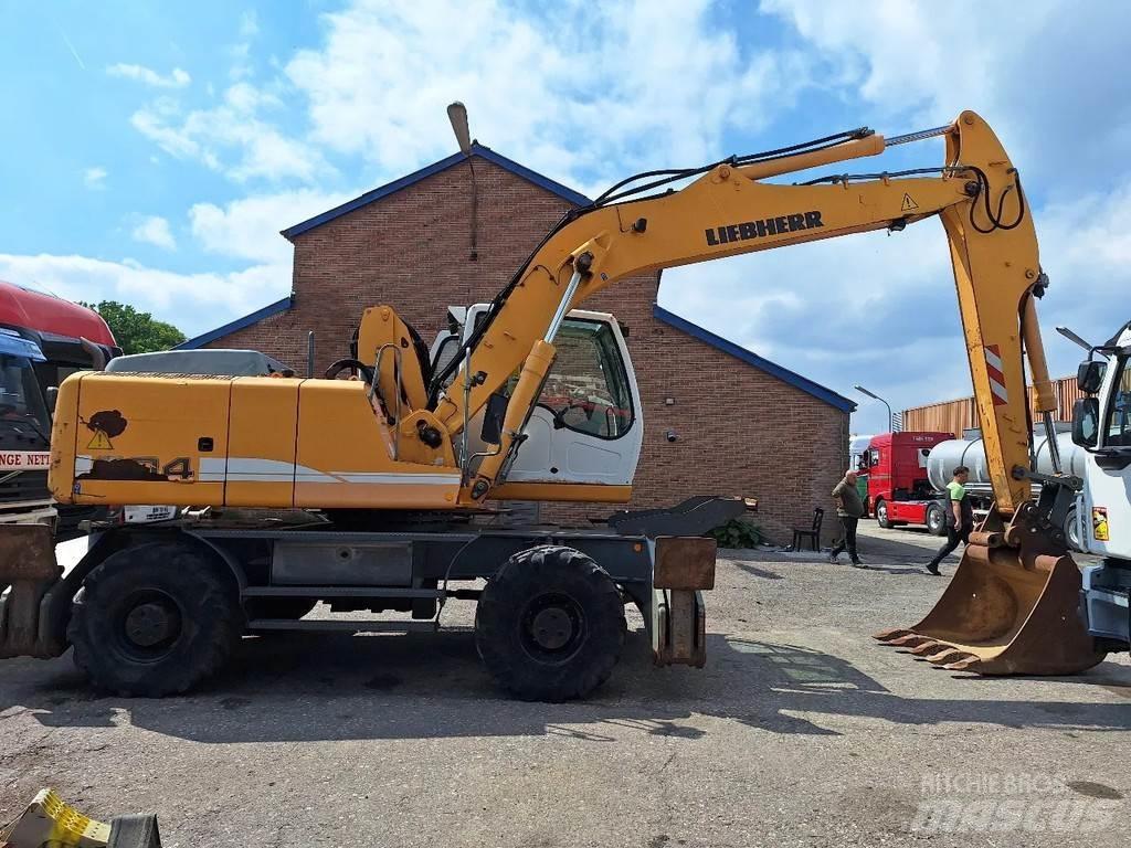 Liebherr A904C Wheeled excavators