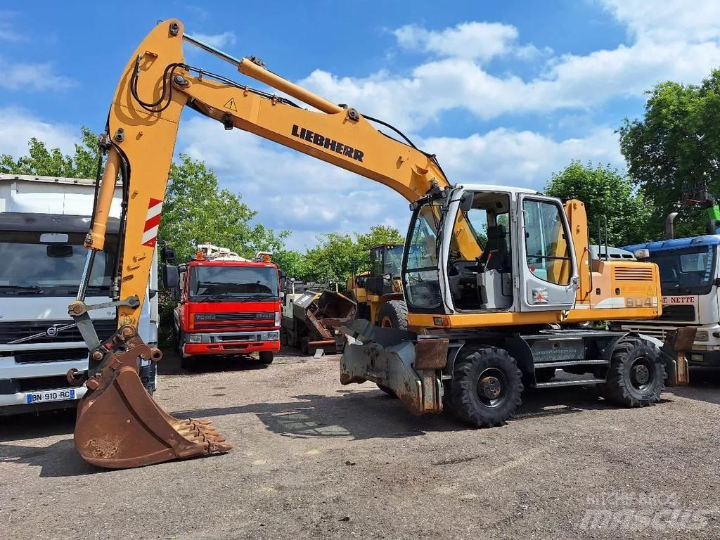 Liebherr A904C Wheeled excavators