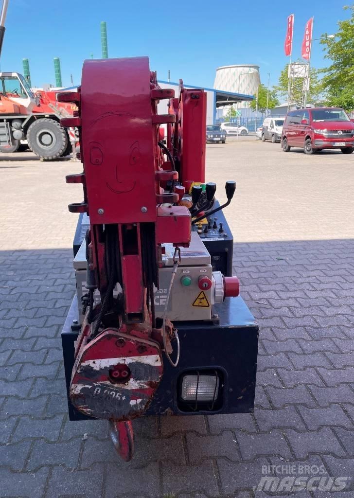 Unic URW-095 Mini cranes