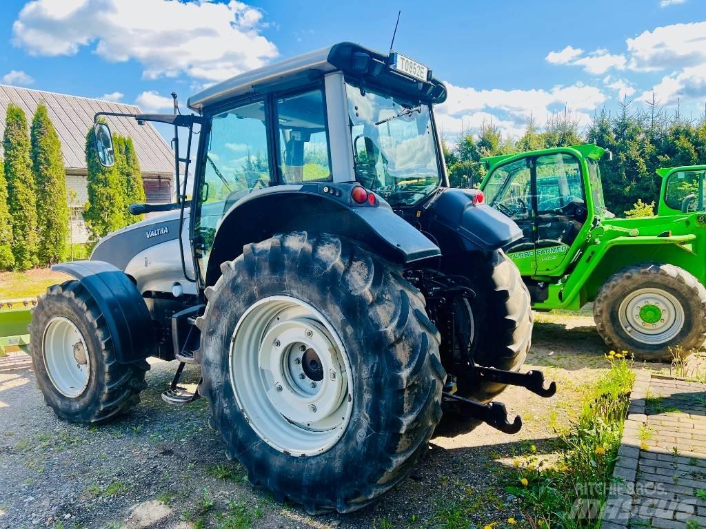 Valtra T 121 Tractors