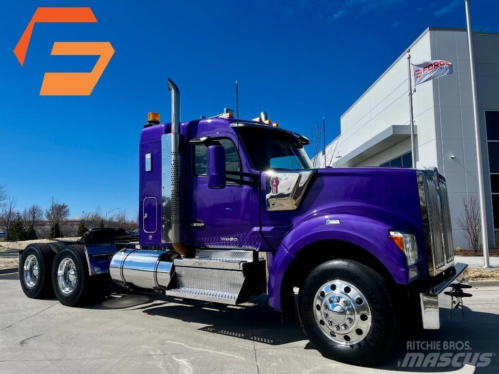 Kenworth W 990 Prime Movers