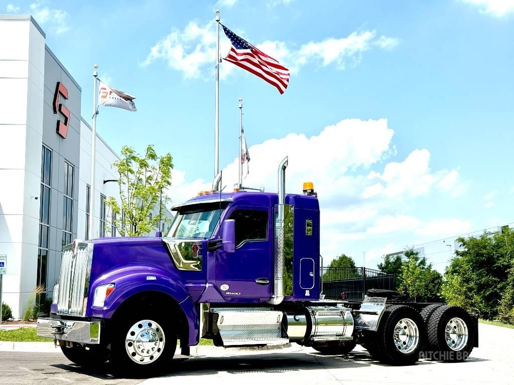 Kenworth W 990 Prime Movers