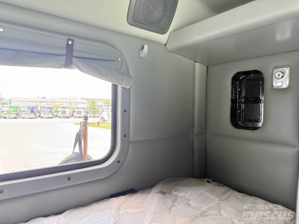 Kenworth W 990 Prime Movers