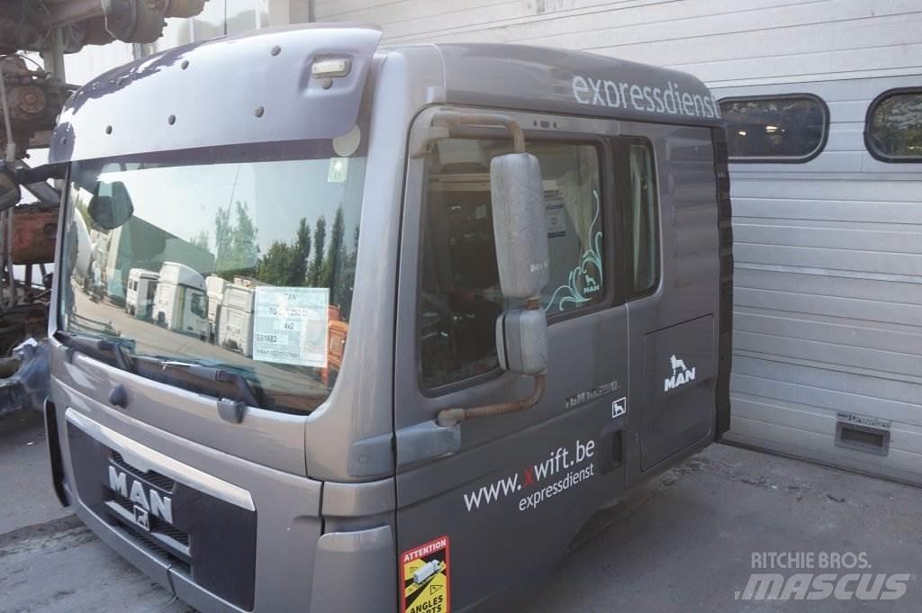 MAN F99L34 TGM Cabins and interior