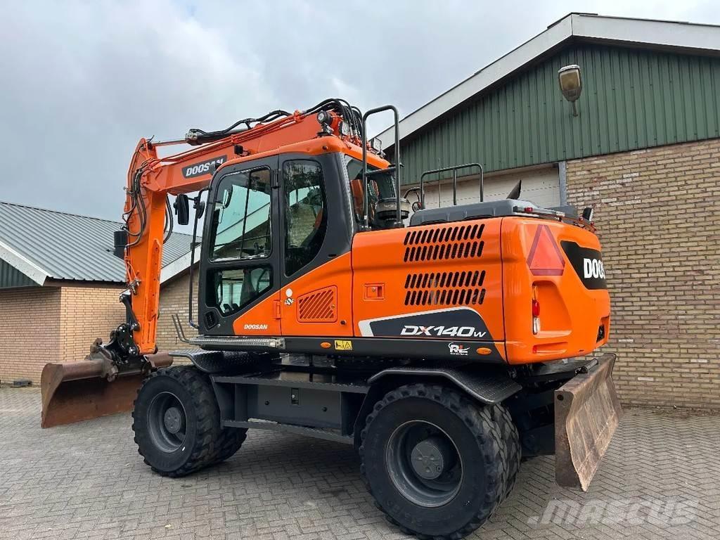 Doosan DX140W-5 Wheeled excavators