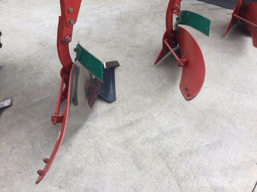 Kverneland LS100 Ploughs