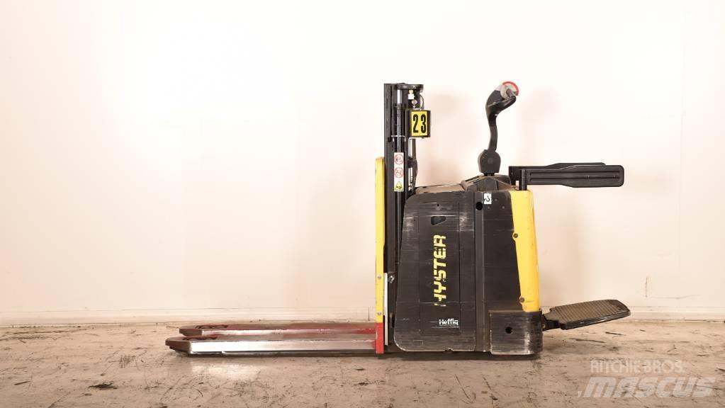 Hyster P2.0SD Low lift with platform