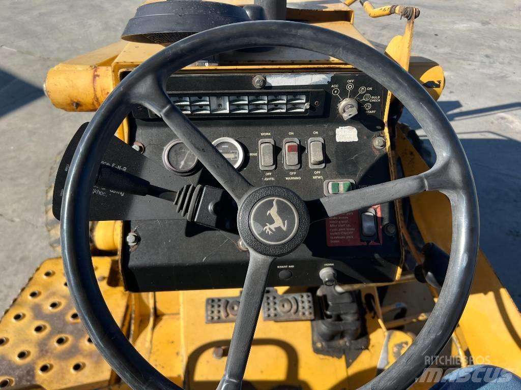 John Deere 210 LE Front loaders and diggers