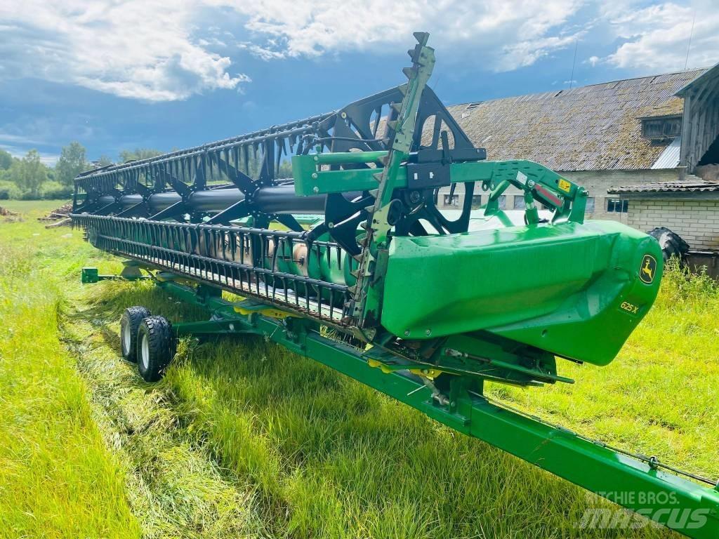 John Deere T670i Combine harvesters