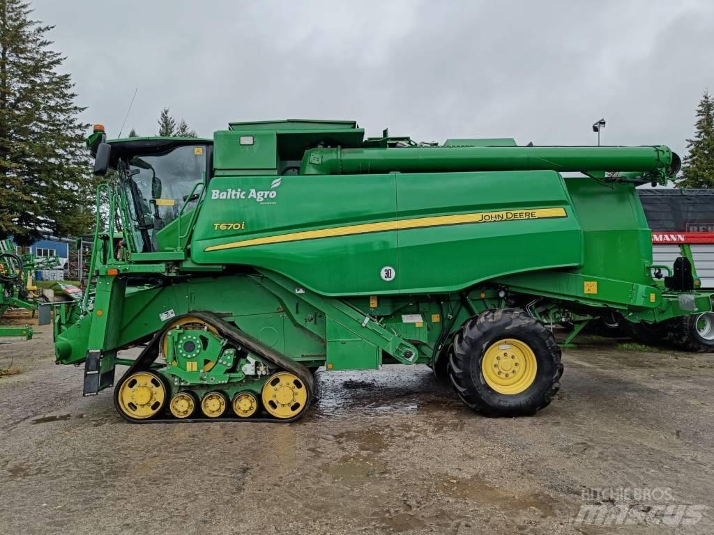 John Deere T670i Combine harvesters