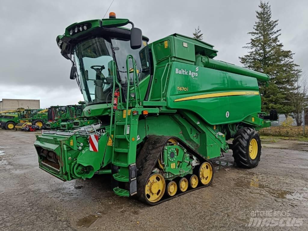John Deere T670i Combine harvesters