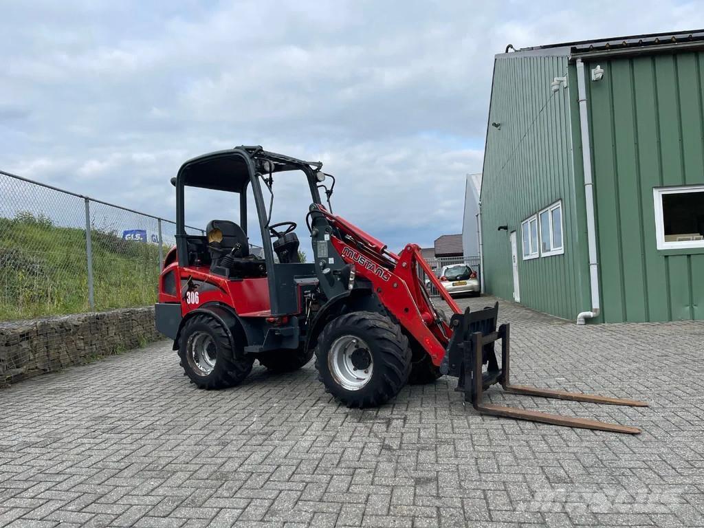 Mustang AL306 Wheel dozers