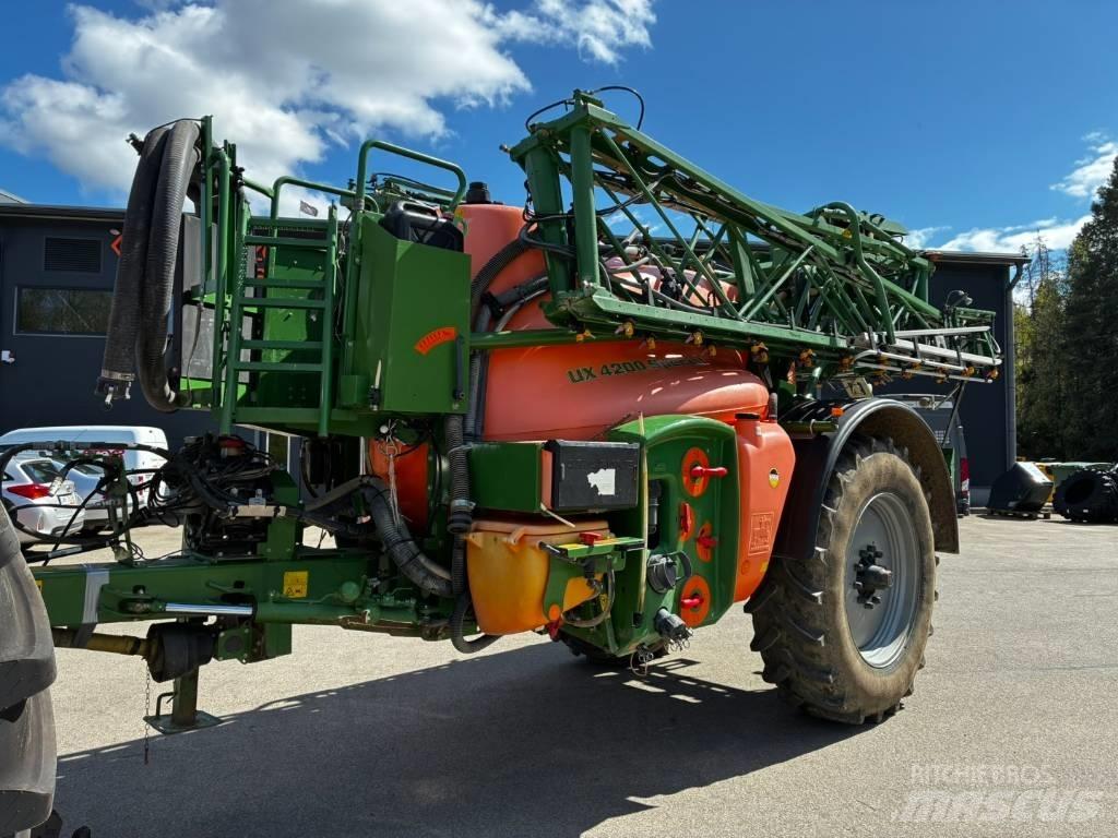 Amazone UX 4200 Trailed sprayers