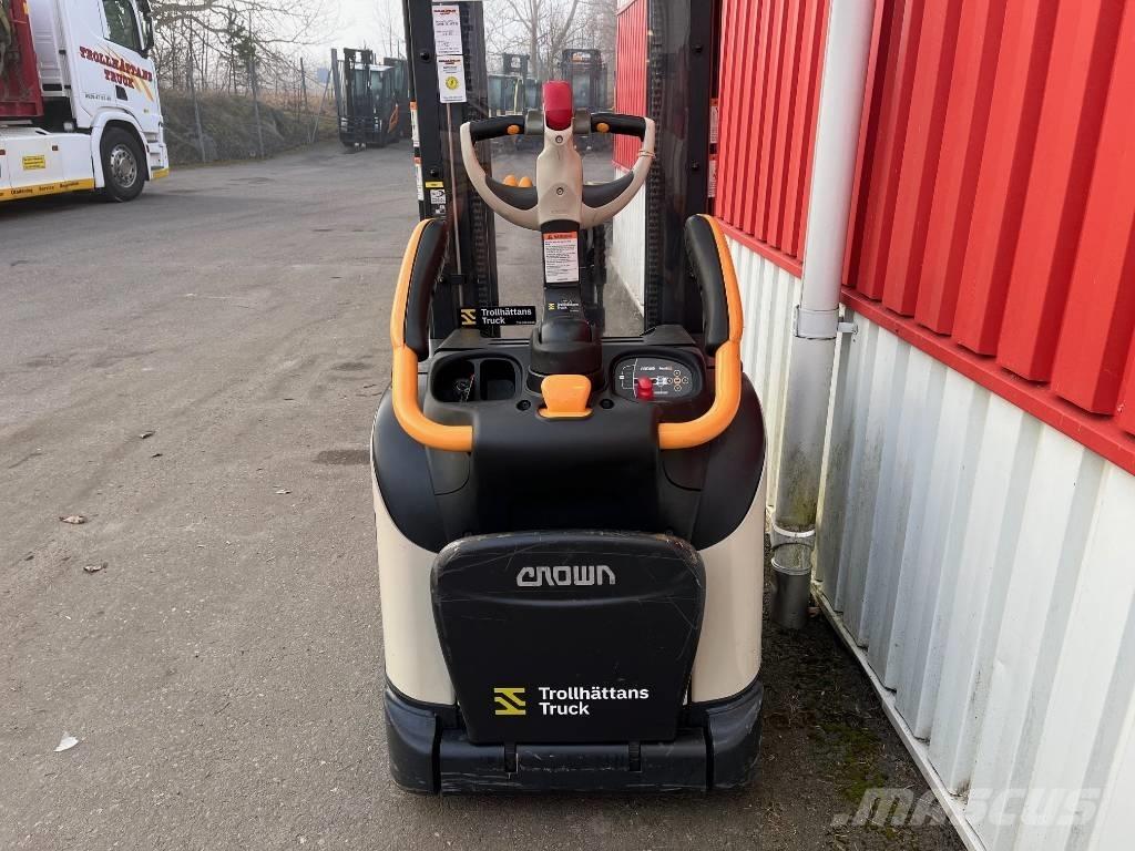 Crown ETi 4000-1.2 Pedestrian stacker