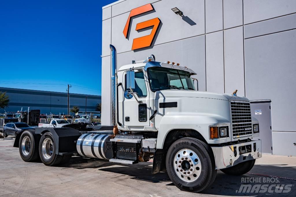 Mack Pinnacle Prime Movers