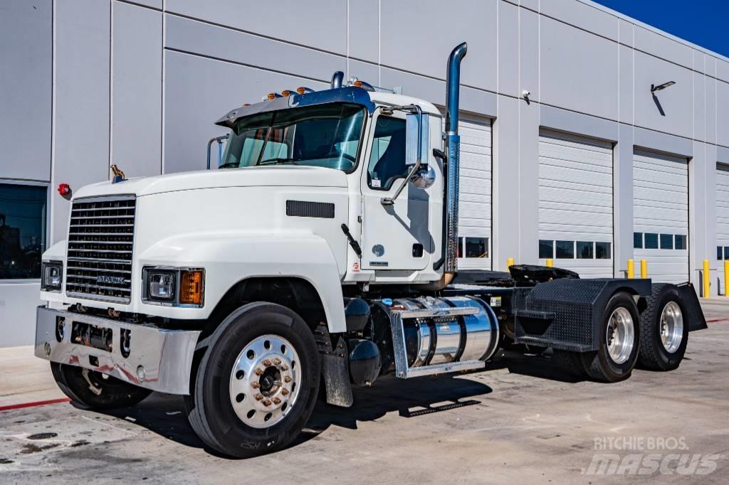Mack Pinnacle Prime Movers