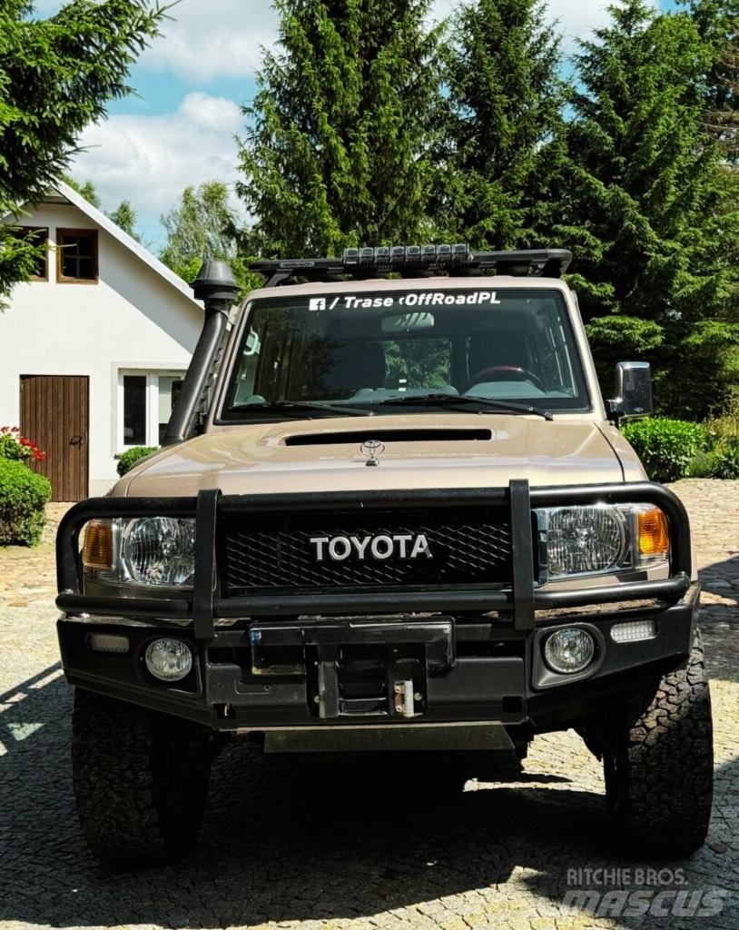 Toyota Landcruiser Cross-country vehicles