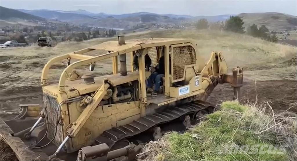 CAT D8H Crawler dozers