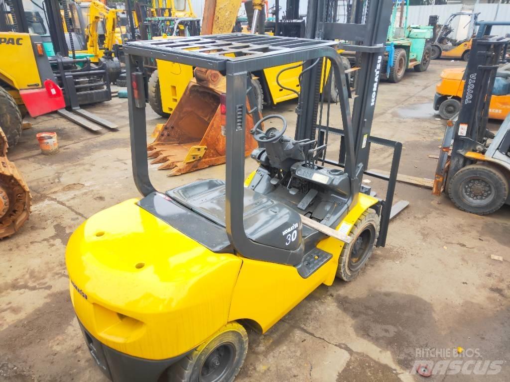 Komatsu FD 30 T-17 Diesel trucks