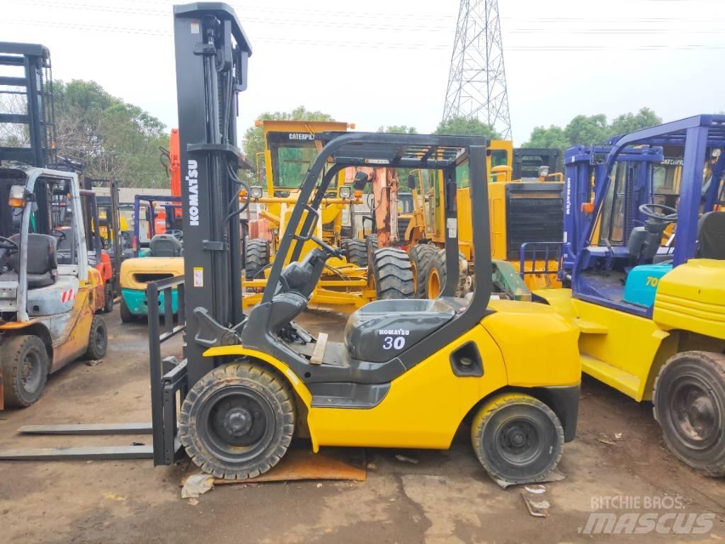 Komatsu FD 30 T-17 Diesel trucks