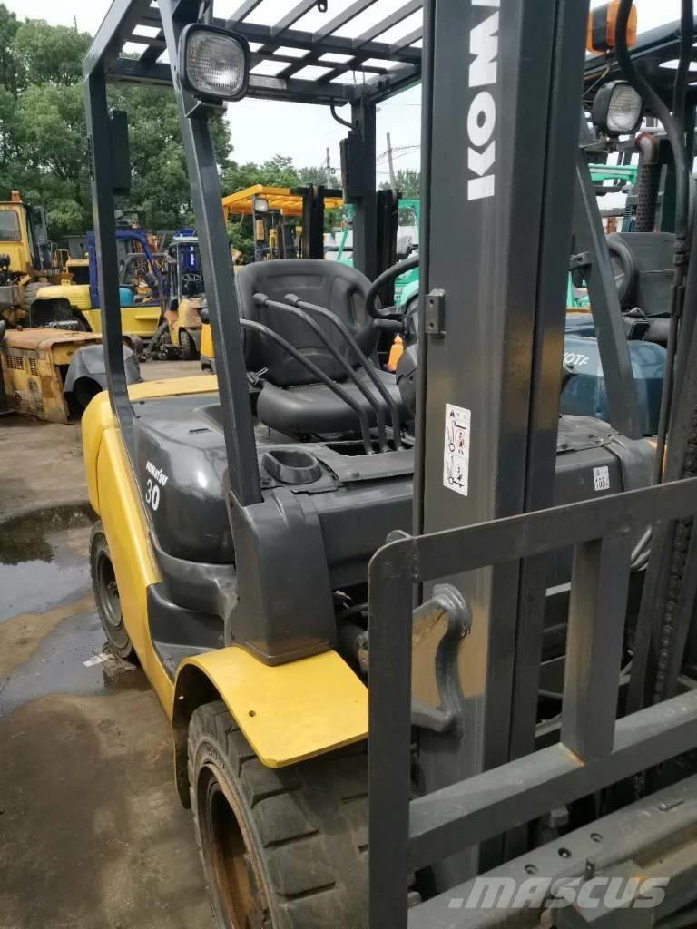 Komatsu 30 Telescopic handlers