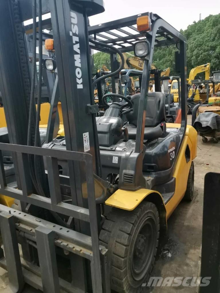 Komatsu 30 Telescopic handlers
