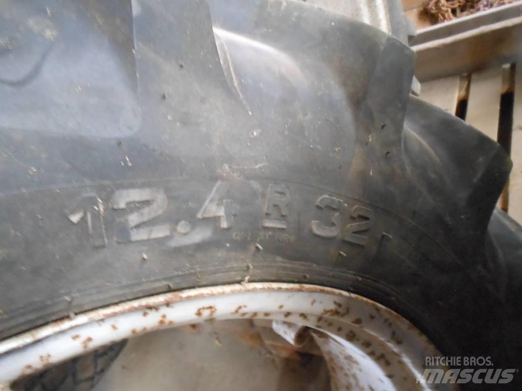 Taurus 12.4X 32 HJUL Farm machinery